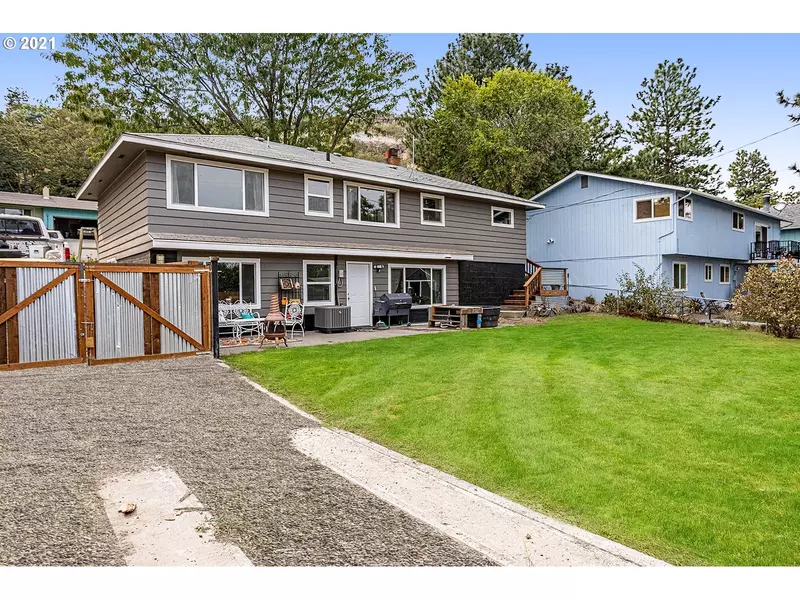 3215 W 12TH, The Dalles, OR 97058