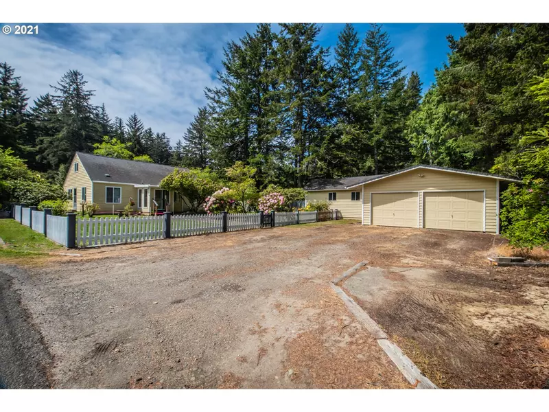 82876 HEMLOCK ST, Westlake, OR 97493