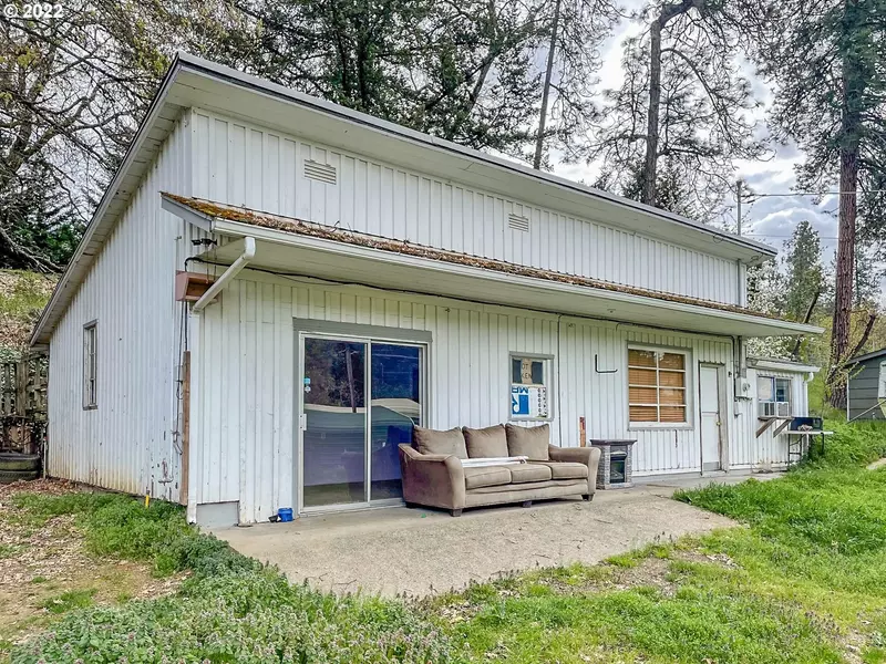 130 AKER DR, Myrtle Creek, OR 97457