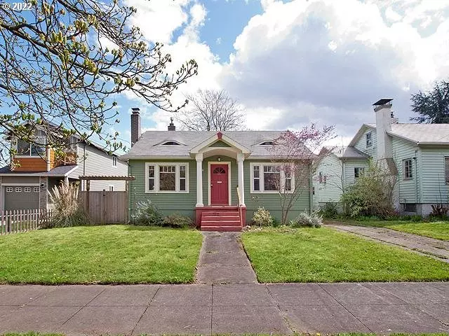 8244 N CHAUTAUQUA BLVD, Portland, OR 97217