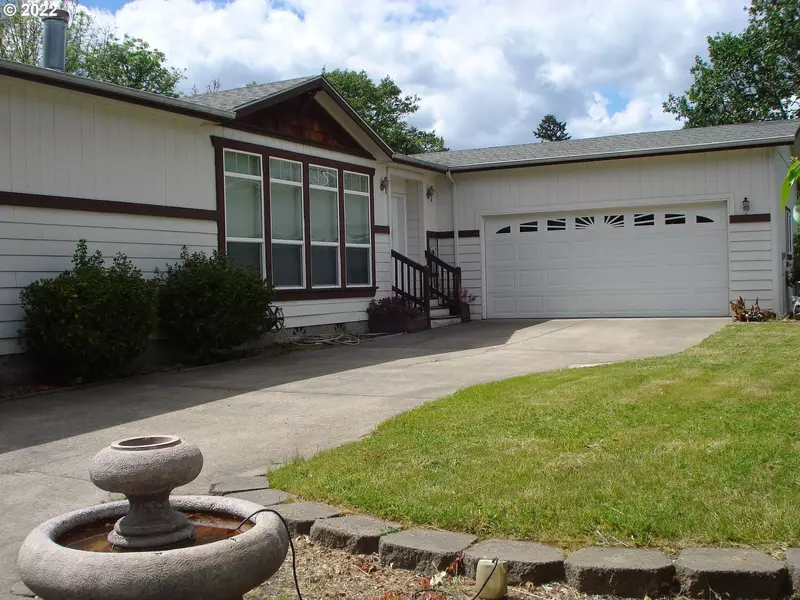 369 KNOLL TERRACE DR, Canyonville, OR 97417