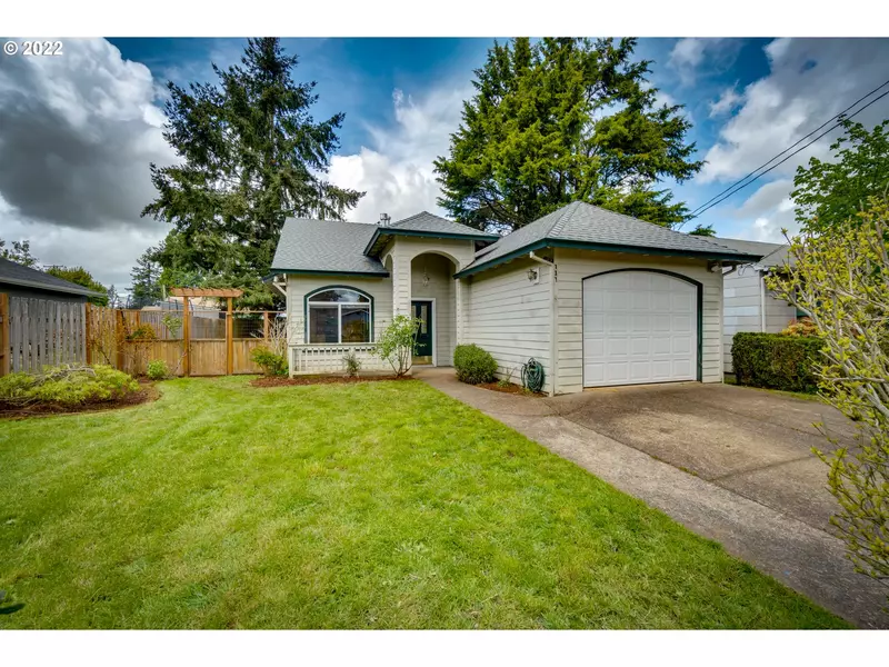 111 BELLEVUE AVE, Oregon City, OR 97045