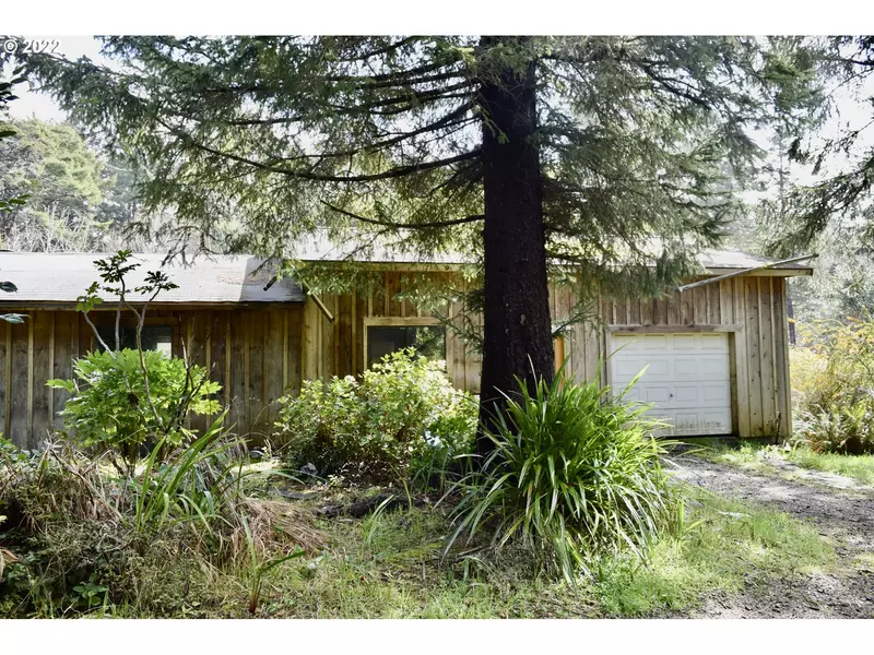 32767 NESIKA RD, Gold Beach, OR 97444