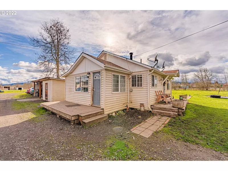 33112 CAMAS SWALE RD, Creswell, OR 97426