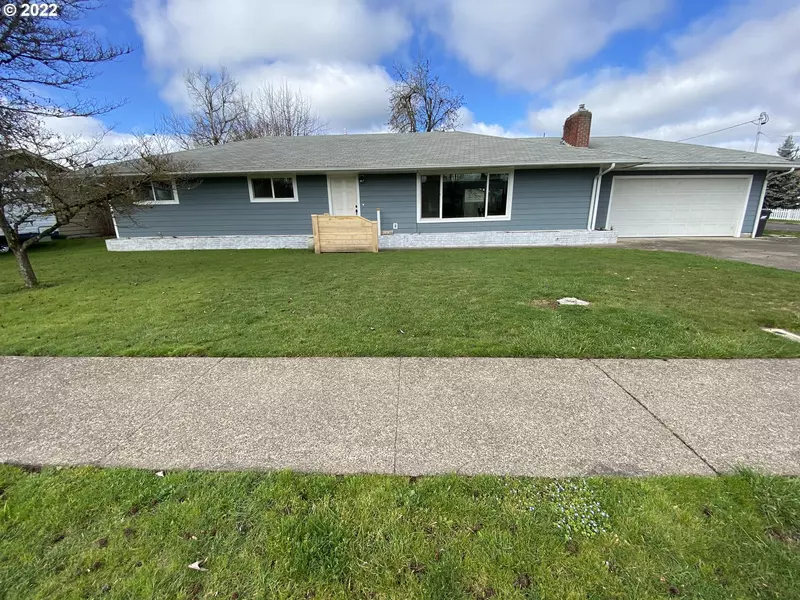 385 N 7TH ST, Harrisburg, OR 97446