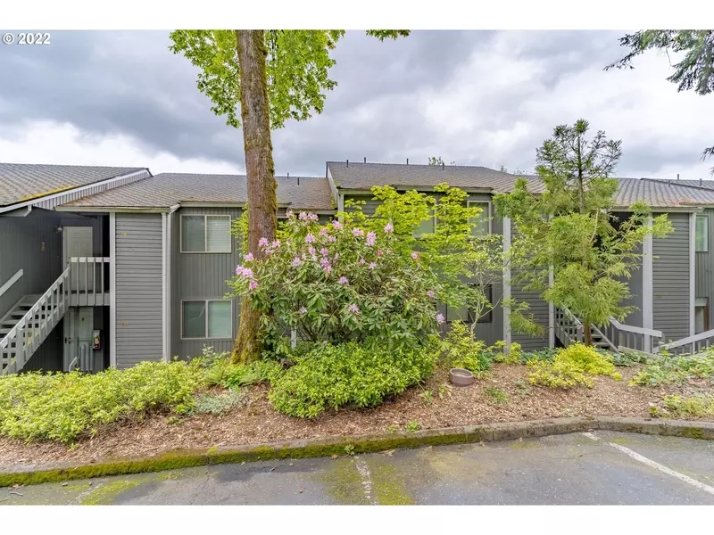 44 EAGLE CREST DR #12, Lake Oswego, OR 97035