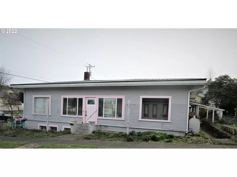 190 N ELLIOTT ST, Coquille, OR 97423