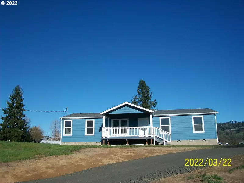 6884 LOOKINGGLASS RD, Roseburg, OR 97471