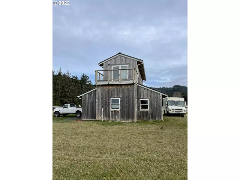 47481 FLORAS LAKE LOOP, Langlois, OR 97450