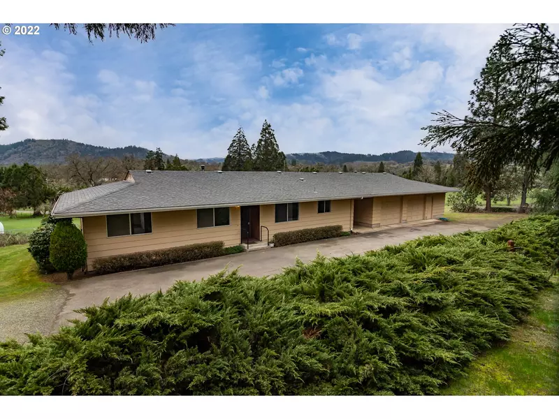 206 NW WOODLAND DR, Winston, OR 97496