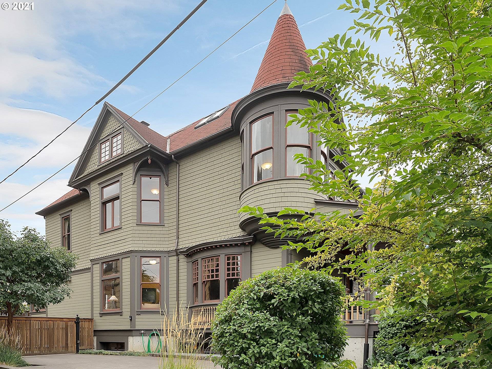 2270 NW IRVING ST, Portland, OR 97210