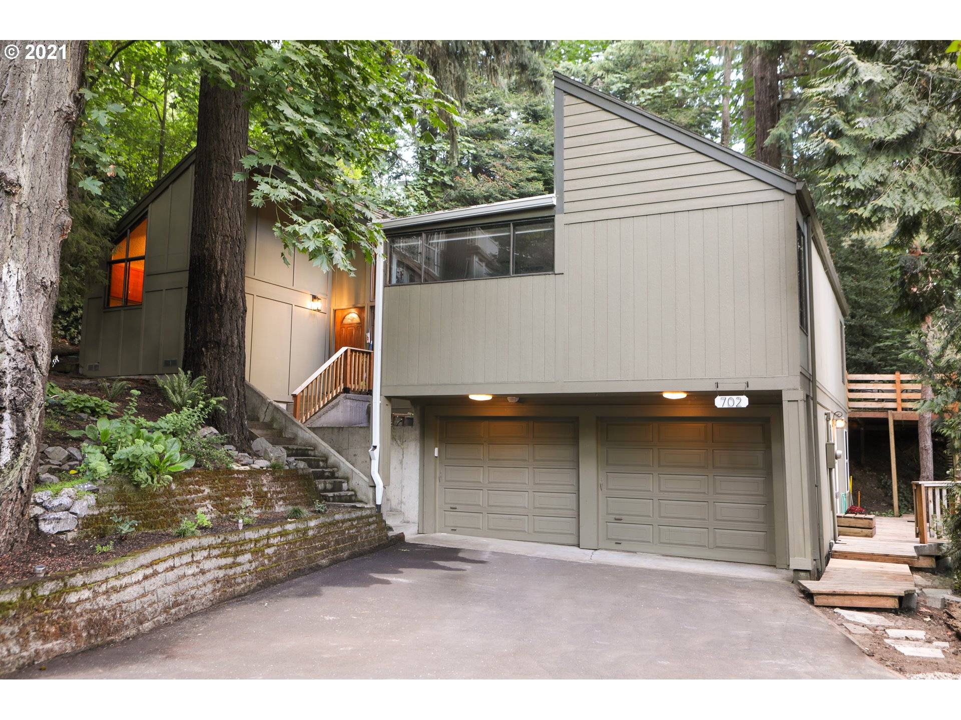 702 SW CHELTENHAM ST, Portland, OR 97239