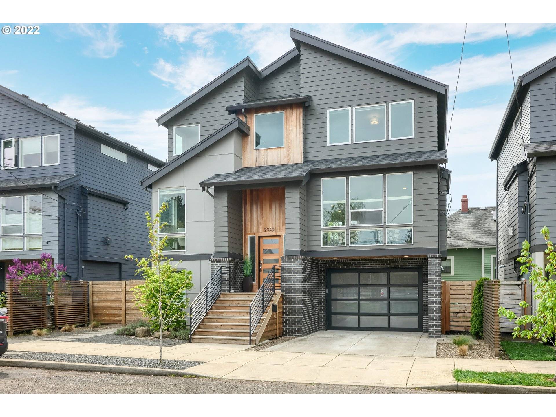 2040 SE IVON ST, Portland, OR 97202