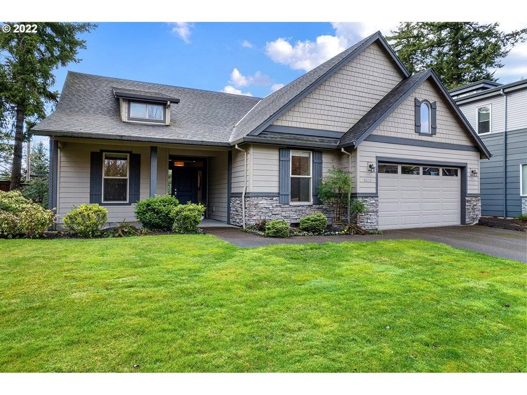 8820 NW KEARNEY ST, Portland, OR 97229