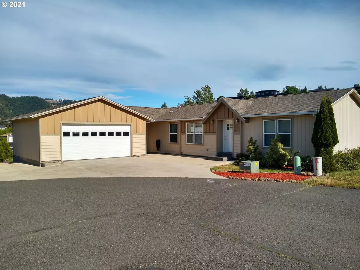 White Salmon, WA 98672,566 KIOWA LN