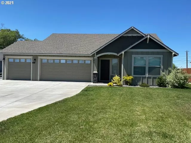 Hermiston, OR 97838,2469 NW VALLEY VIEW DR