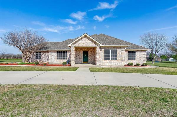 1816 County Loop Road, Saginaw, TX 76179