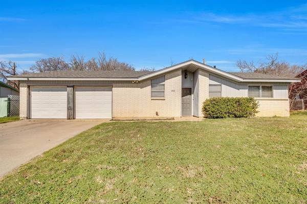 1208 Julie Street, Weatherford, TX 76086