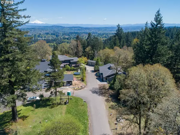 Lake Oswego, OR 97034,18024 EASTRIDGE LN