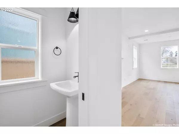 Eugene, OR 97408,1559 ALSEA DR