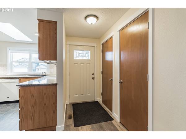 Troutdale, OR 97060,202 SE 34TH CIR