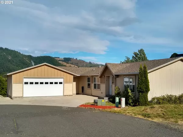 White Salmon, WA 98672,566 KIOWA LN