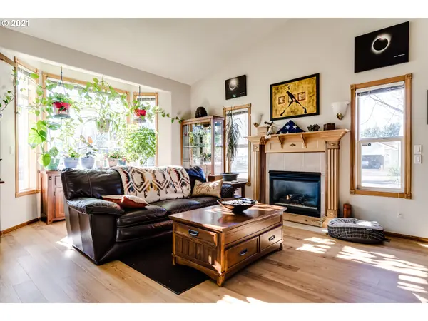 4635 SPRING MEADOW AVE, Eugene, OR 97404