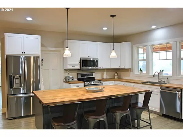 Cottage Grove, OR 97424,32115 HARRIS DR