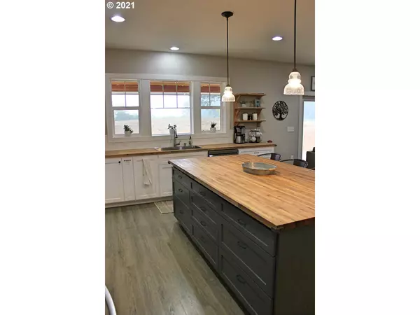 Cottage Grove, OR 97424,32115 HARRIS DR