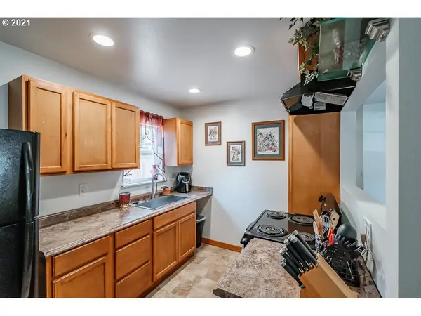 1364 56th AVE, Sweet Home, OR 97386