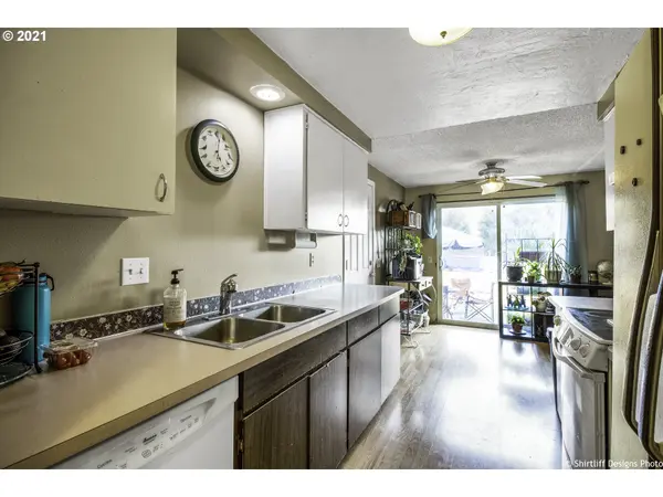 5181 D ST, Springfield, OR 97478