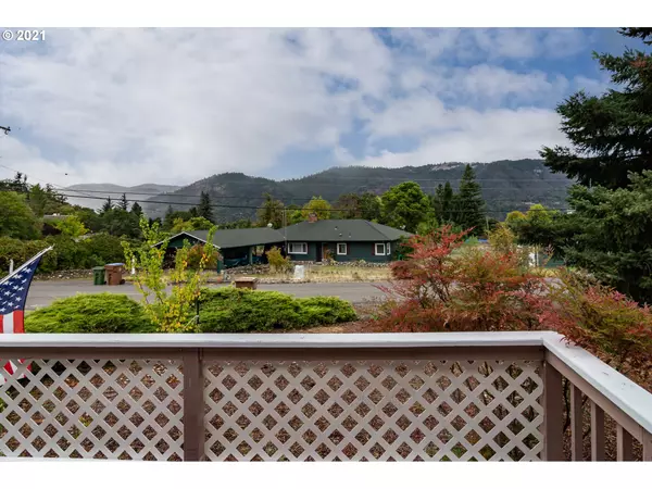 Myrtle Creek, OR 97457,334 VALLEY DR