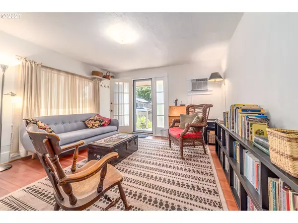 Eugene, OR 97402,1725 W 9TH PL