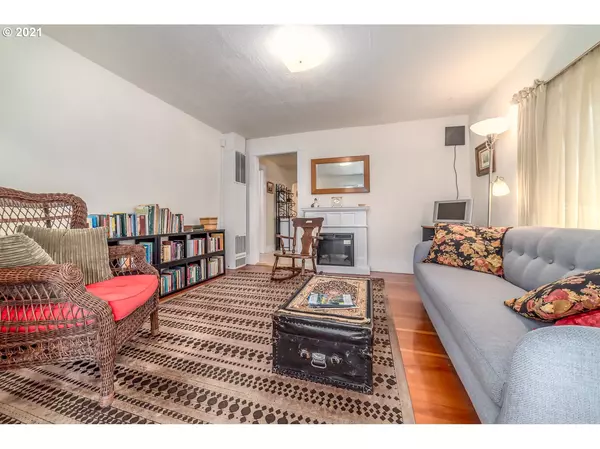 Eugene, OR 97402,1725 W 9TH PL