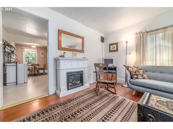 Eugene, OR 97402,1725 W 9TH PL