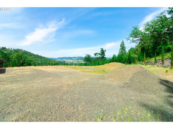 205 SUMMIT RIDGE LN #3, Roseburg, OR 97471