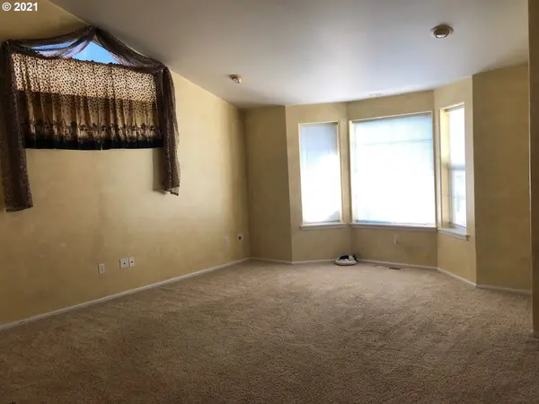 Eugene, OR 97402,649 WOODLAND ACRES LN