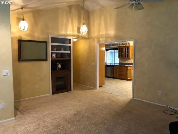 Eugene, OR 97402,649 WOODLAND ACRES LN