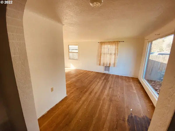 Eugene, OR 97404,320 KOURT DR