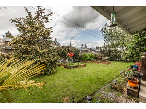 211 S 71ST ST, Springfield, OR 97478