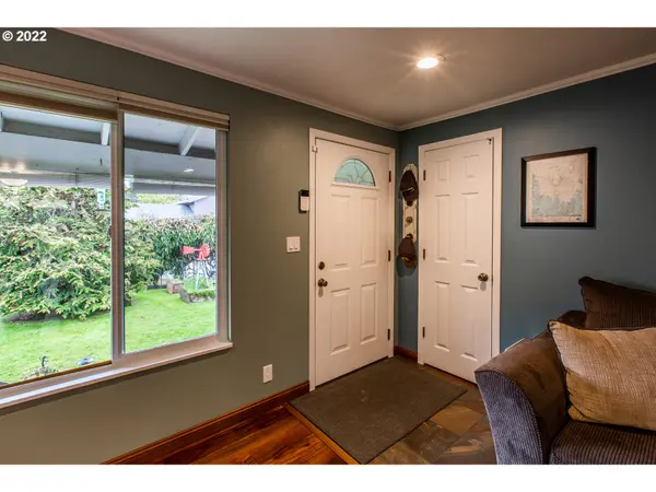 211 S 71ST ST, Springfield, OR 97478