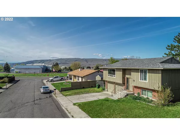 The Dalles, OR 97058,614 SHERMAN DR