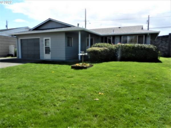 1956 RAINIER RD, Woodburn, OR 97071