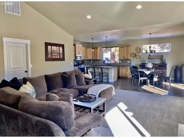 Klamath Falls, OR 97601,1079 TIMBER MOUNTAIN LN