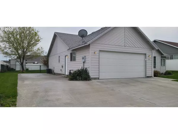 Hermiston, OR 97838,727 W SANDPIPER AVE