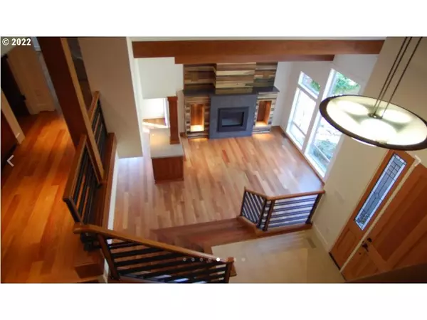 Lake Oswego, OR 97034,18108 HOBBIT CT