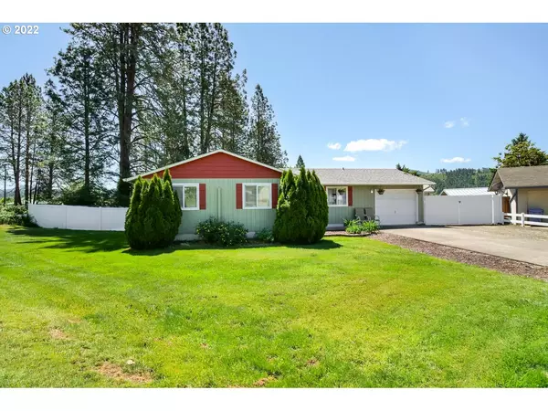 Sutherlin, OR 97479,1828 Garnet CT