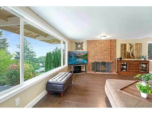 Lake Oswego, OR 97035,23 TOUCHSTONE