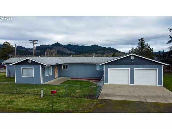 494 SPRUCE ST, Yoncalla, OR 97499