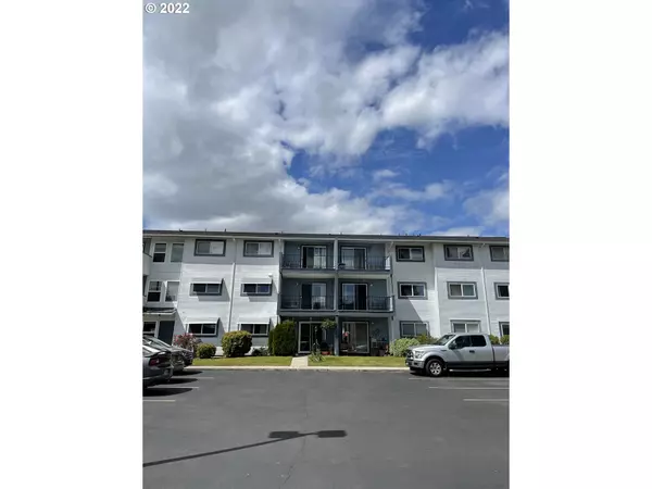 950 EVERGREEN RD #224, Woodburn, OR 97071